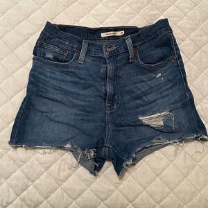 Levi Women Shorts - Size 27/Medium Wash